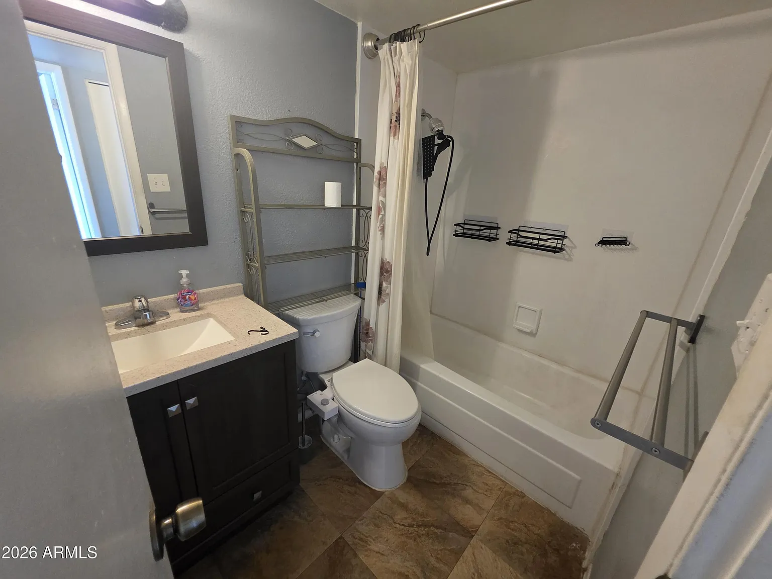 2 bed, 1.0 bath, 918 sqft, $1,500 — Photo 2