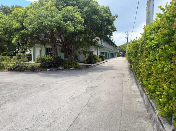 701 S Royal Poinciana Blvd APT 12, Miami Springs, FL 33166