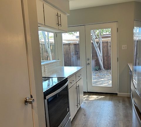 5th image of 10704 Pagewood Dr #34