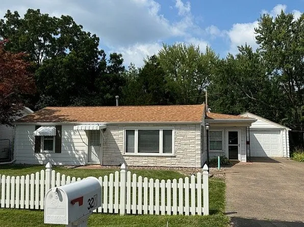 329 16th Ave, Silvis, IL 61282