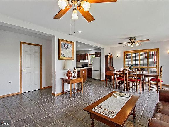 3rd image of 1350 Evergreen Way