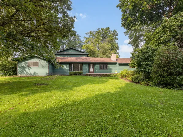 749 N Sharon Dr, Woodstock, IL 60098