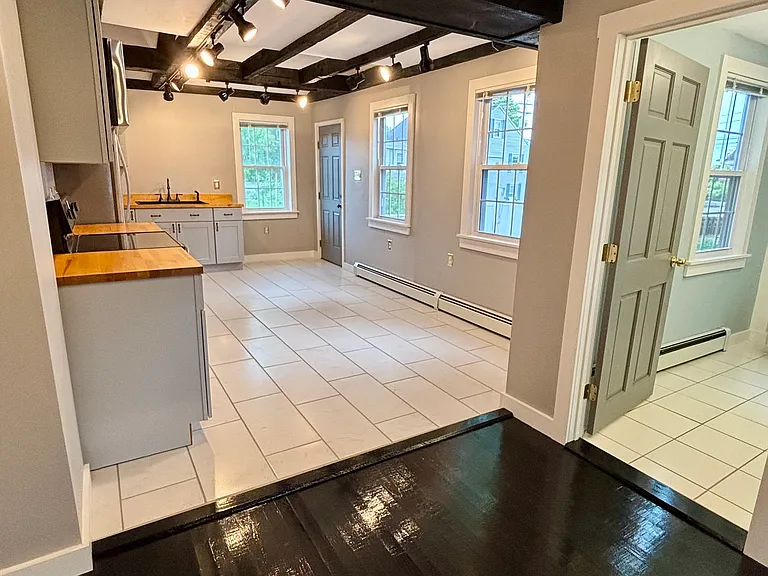 11-13 Elm St #11 — Photo 4