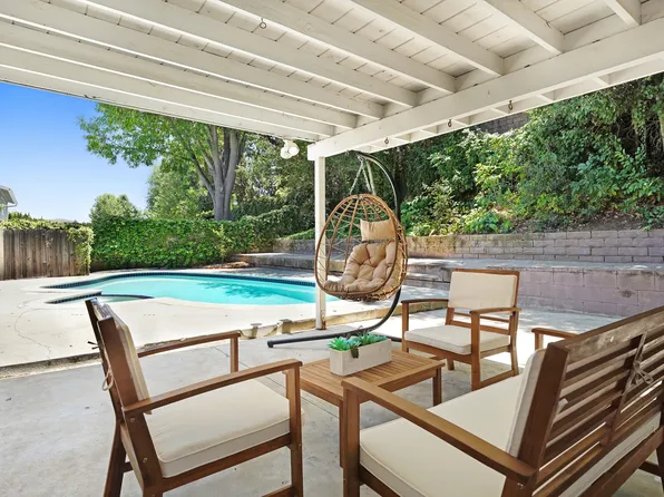 29384 Quail Run Dr, Agoura Hills, CA 91301