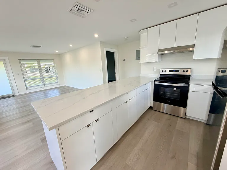 2070 NE 56th St #1 — Photo 4