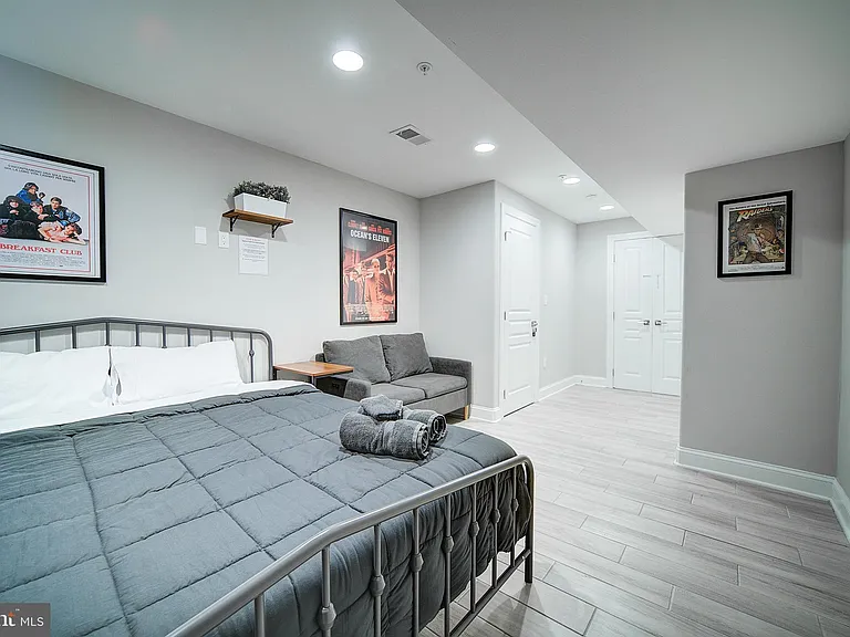 1513 S Lambert St — Photo 25
