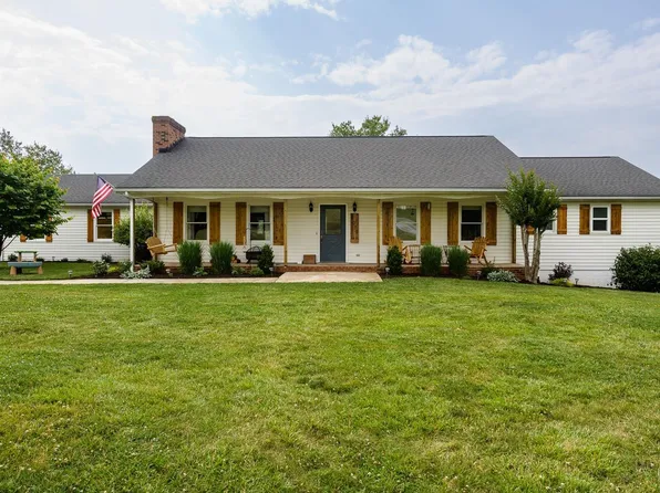 1079 Heathwood Dr, Goode, VA 24556