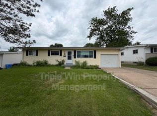 1315 Bobolink Dr, Florissant, MO 63031