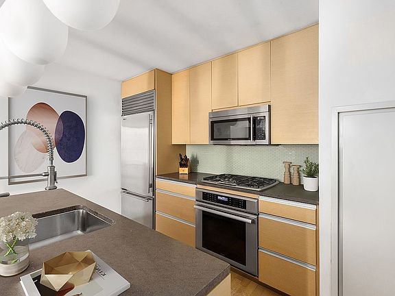 4th image of 110 3rd Ave APT 3A