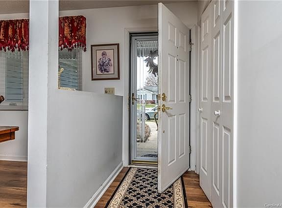3rd image of 120 Derbyshire Dr