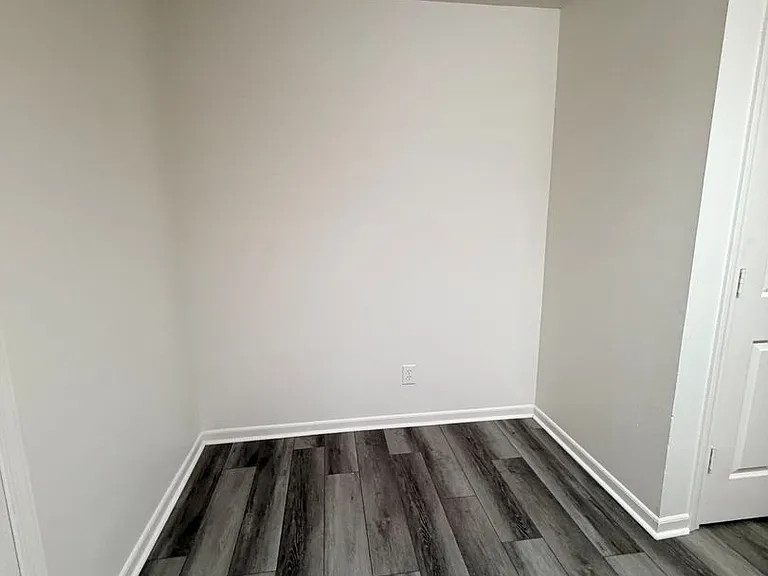 442 Stanley Ave — Photo 5