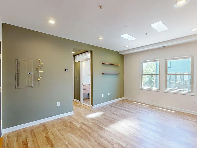 412 19th St NE #301 — Photo 5