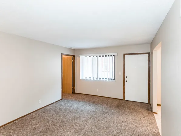 4225 N 60th St #1, Lincoln, NE 68507