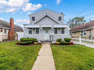 208 Baldwin Pl, Oceanside, NY 11572