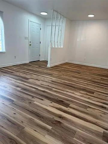 3 bed, 2.5 bath, 1700 sqft, $2,000 — Photo 3