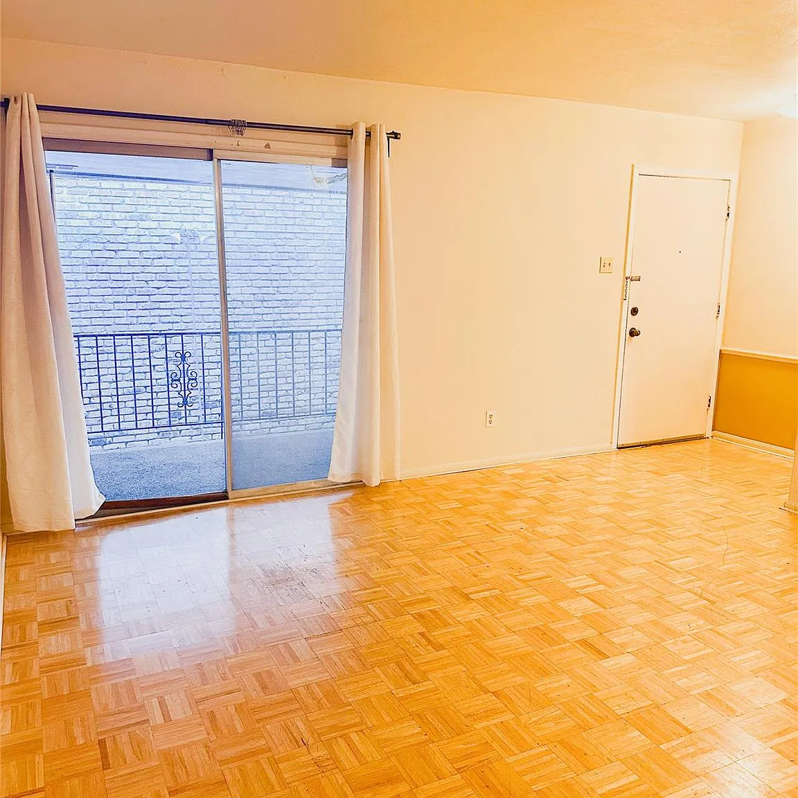 1 bed, 1.0 bath, 772 sqft, $1,200 — Photo 4