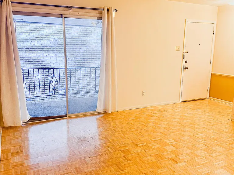 7600 Burgoyne Rd #240 — Photo 4