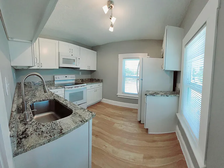 403 Earl St #2 — Photo 6