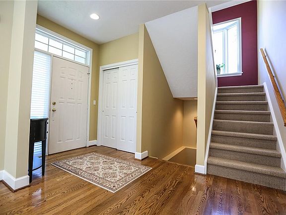 3rd image of 30 Bristol View Dr
