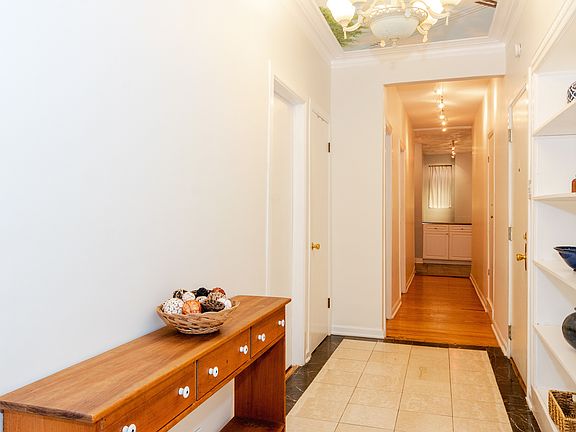 4th image of 1040 W Balmoral Ave APT 1B