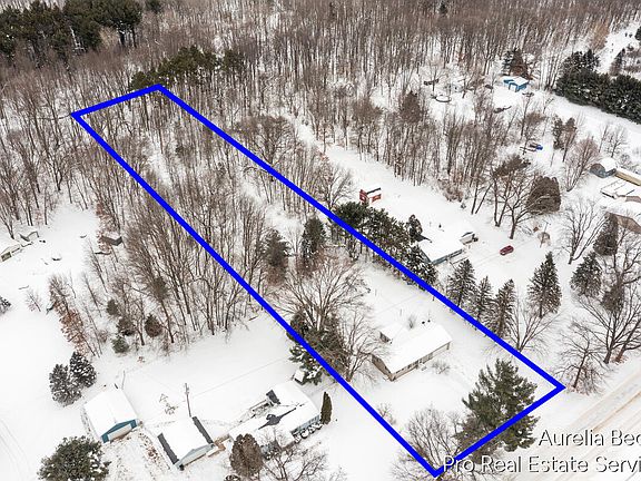 4th image of 225 Eleven Mile Rd NW