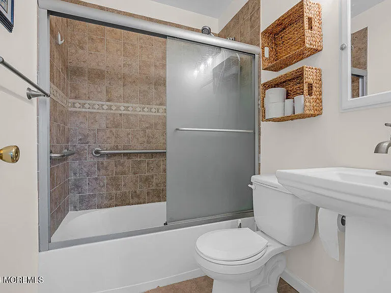 137 Marcellus Ave — Photo 13