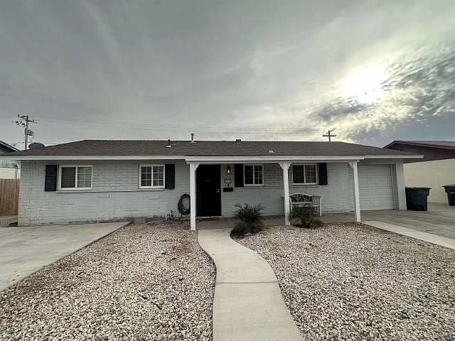 1st image of 945 E 26th Pl