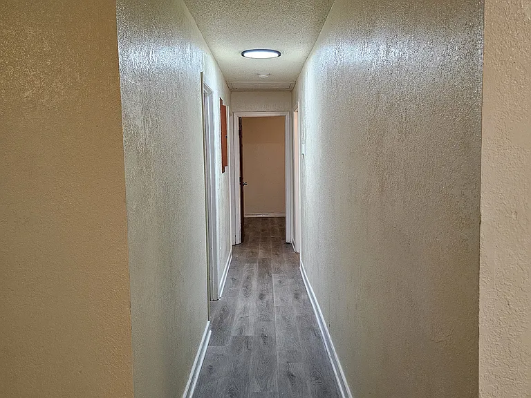305 E Lake St — Photo 24