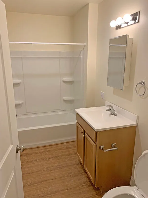 3 bed, 1.0 bath, $3,510 — Photo 3