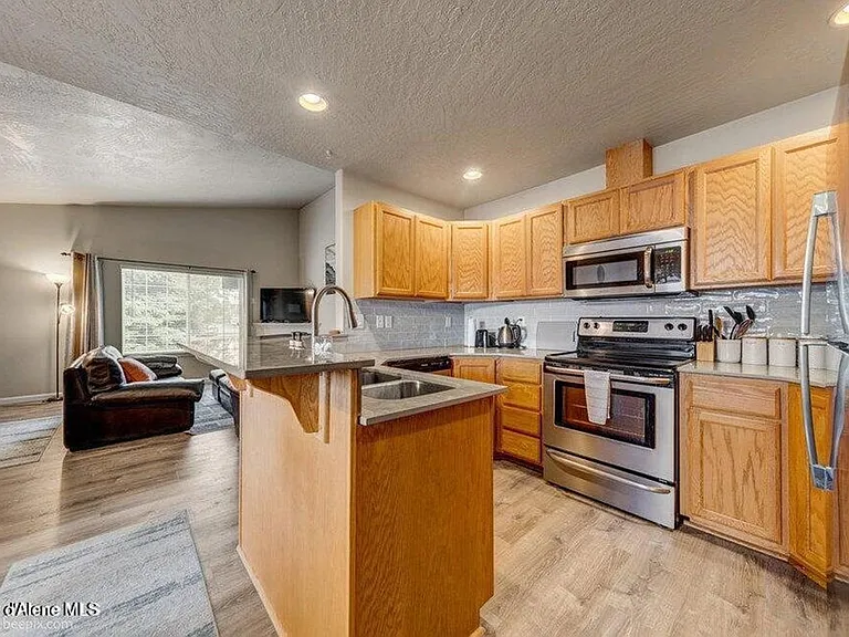 931 N Goldenrod Ct — Photo 3