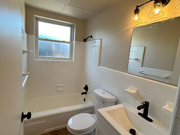 4th image of 3337 Parkcrest Ln #4