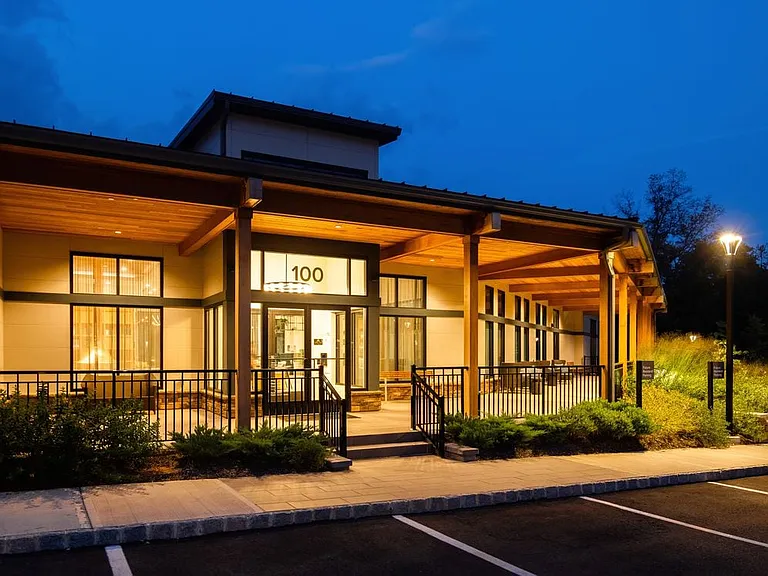 Leasing entrance