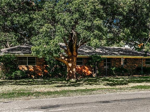3rd image of 301 W Morse Dr