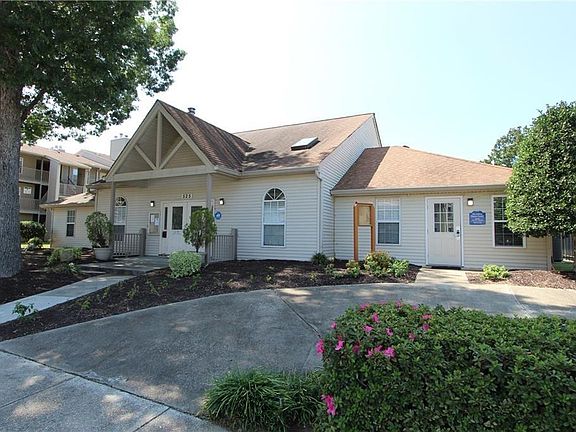 4th image of 535 Pineland Cir APT 102