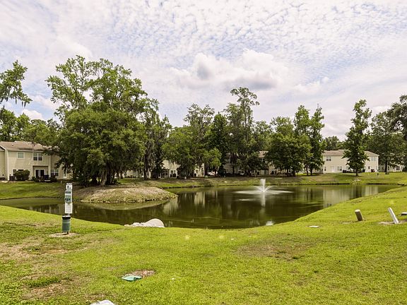 2nd image of 102 Spanish Oaks Ln