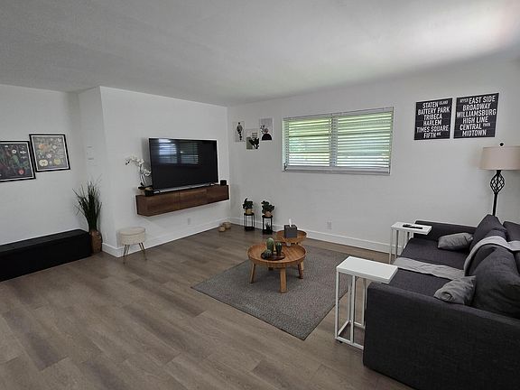 5th image of 704 NE 8th St APT 5
