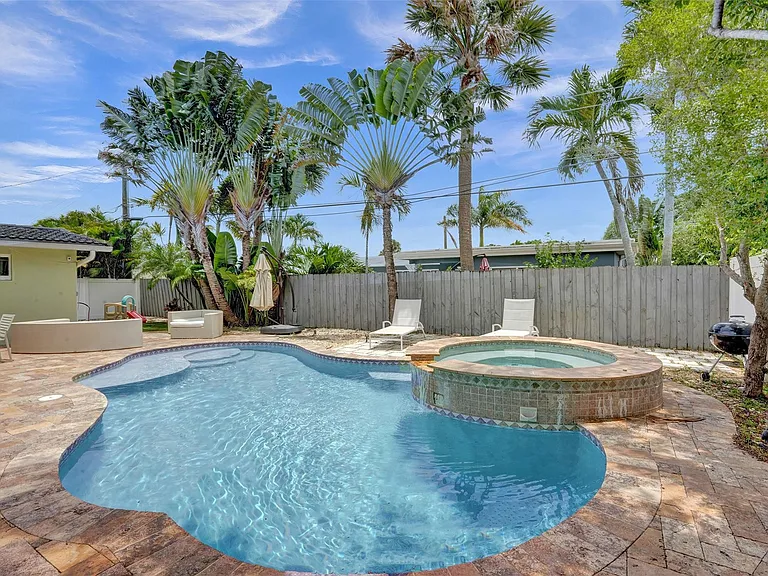 720 NW 29th Ct — Photo 1