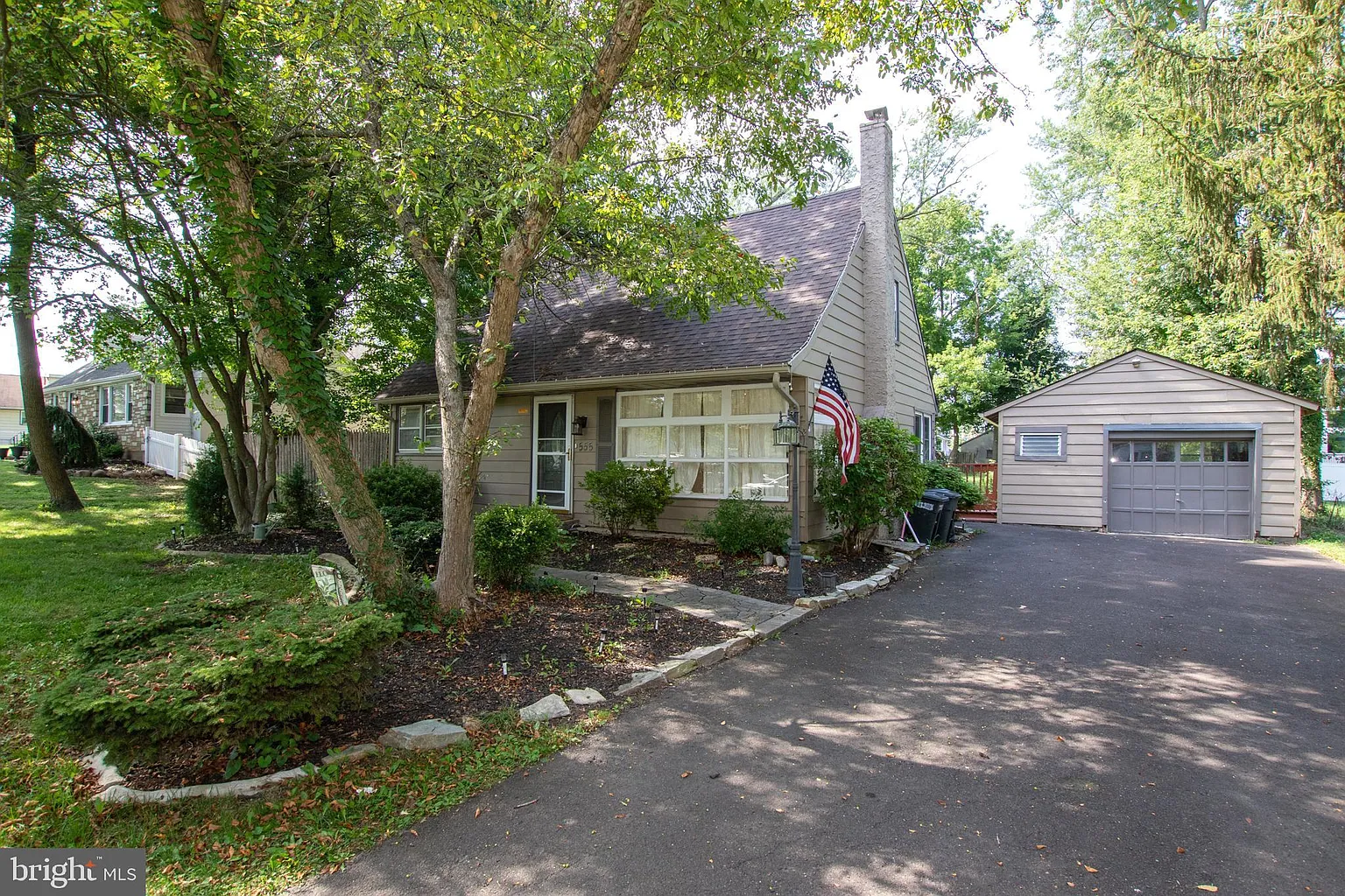 555 W Richardson Ave photo 1