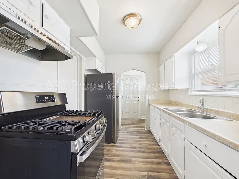 5100 Brooklyn Ave — Photo 10