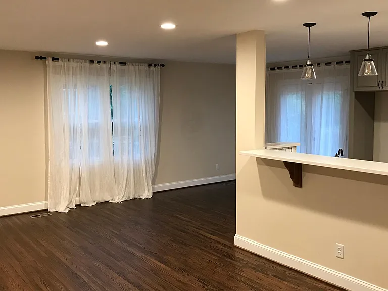 4233 Wright Ave — Photo 2