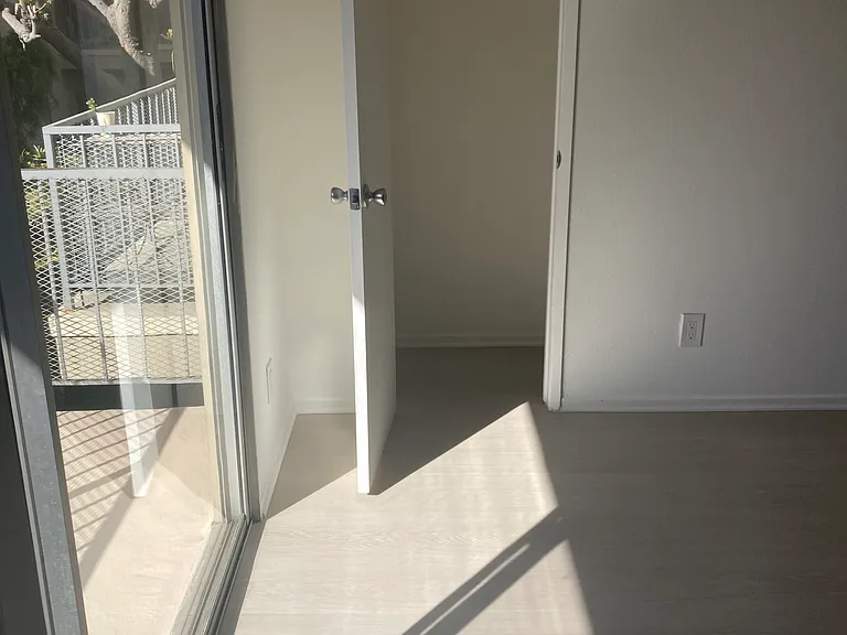 1415 Brockton Ave — Photo 12