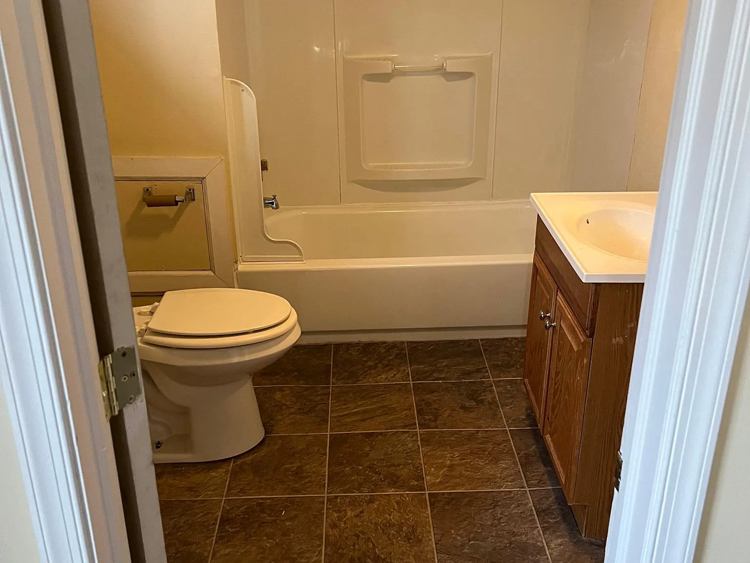 3 bed, 1200 sqft, $1,400 — Photo 3