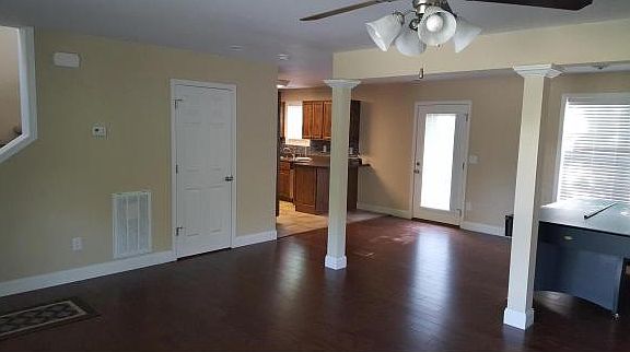 3rd image of 275 Holland View Dr