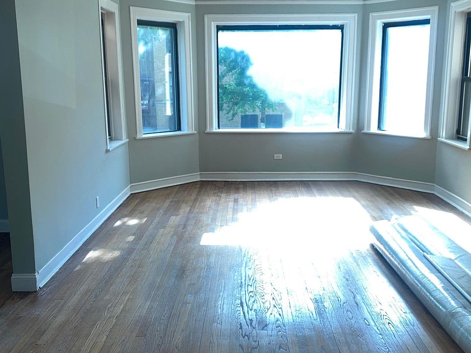 large living room & Has separate Dinning room