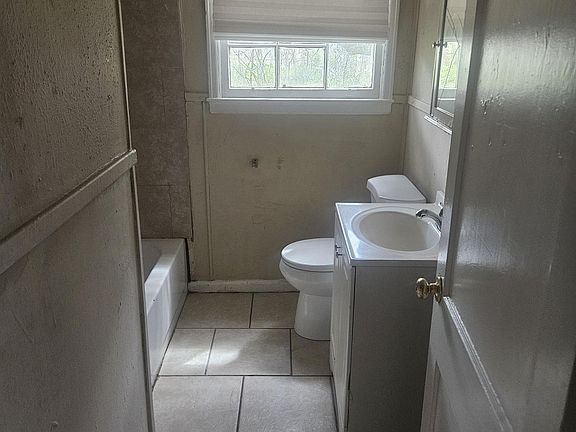 3rd image of 3322 Greenwell St