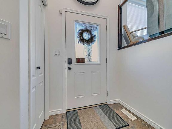 4th image of 35 N Jepsen Cres