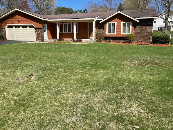 13376 Lakeshore Dr, Grand Haven, MI 49417