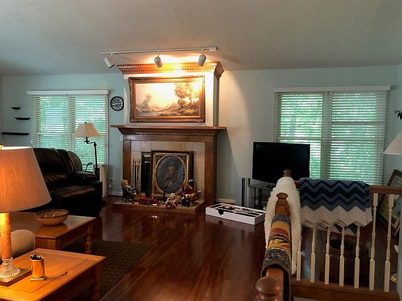 3rd image of 1923 Windy Hill Ct