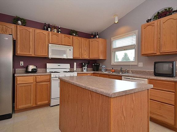 2nd image of 100 Rightfield Dr