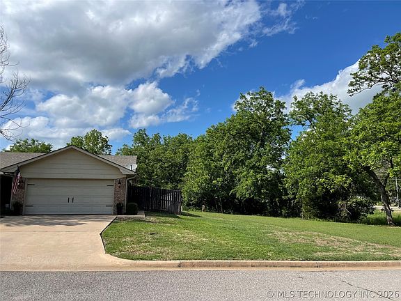 3rd image of 2507 Westwood Ct